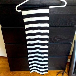 Black and white scarf